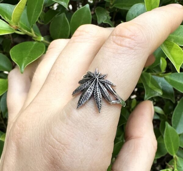 Stunnerz Vibe Marijuana Adjustable Unisex Cannabis Silver with black shades weed Ring - Image 2