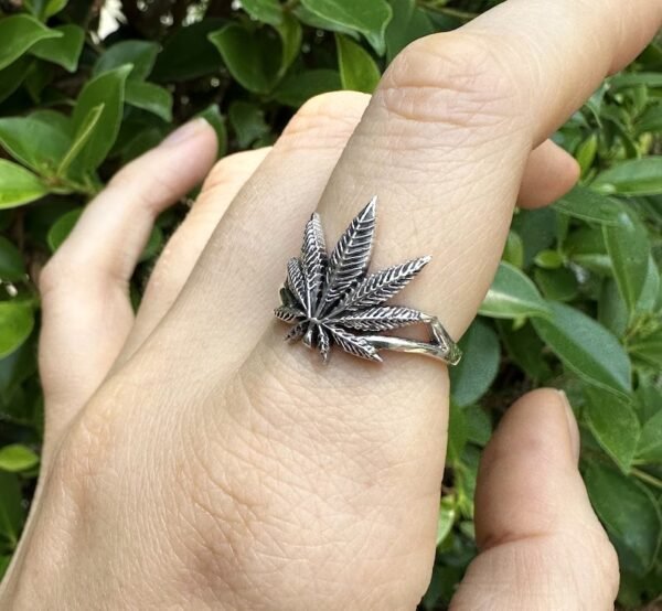 Stunnerz Vibe Marijuana Adjustable Unisex Cannabis Silver with black shades weed Ring - Image 8