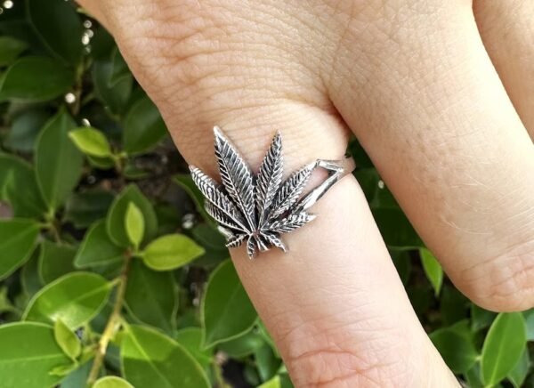 Stunnerz Vibe Marijuana Adjustable Unisex Cannabis Silver with black shades weed Ring - Image 12