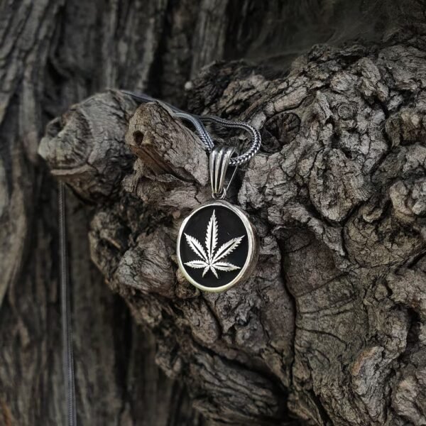 Round Classy Weed Leaf Pendant