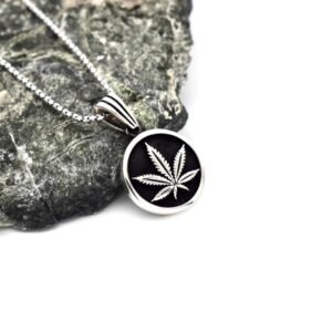 Round Classy Weed Leaf Pendant