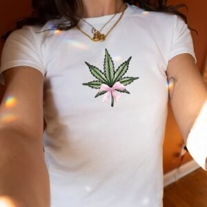 Stunnerz Vibe Weed Leaf Cropped Baby Tee – Trendy 420 Coquette Crop Top for Women