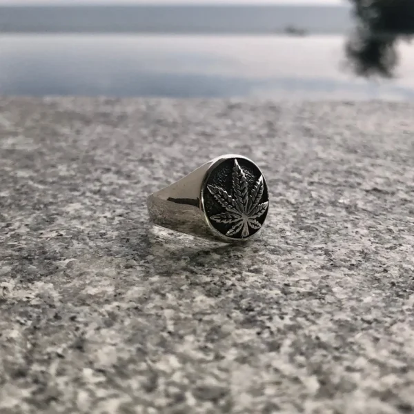 Stunnerz Vibe Weed Leaf Ring – Adjustable Unisex Ring for Stoners & Smokers - Image 6