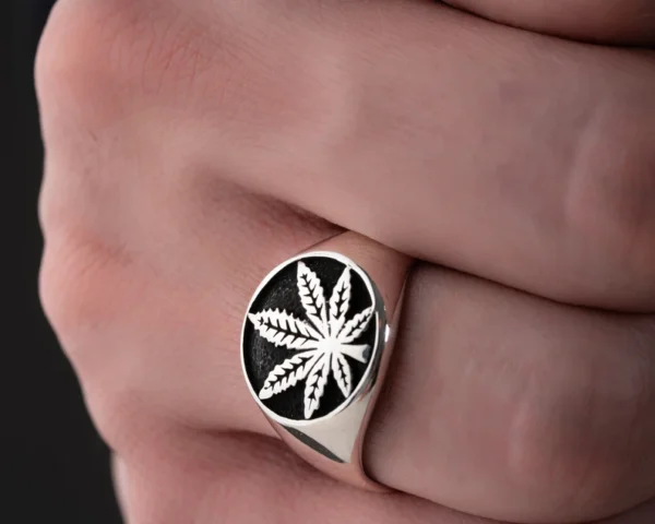 Stunnerz Vibe Weed Leaf Ring – Adjustable Unisex Ring for Stoners & Smokers - Image 4