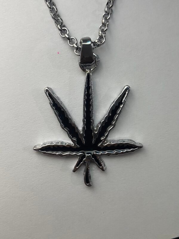 🔥 Stunner’z Vibe Weed Pendant with Stainless Steel Chain 🔥 - Image 7