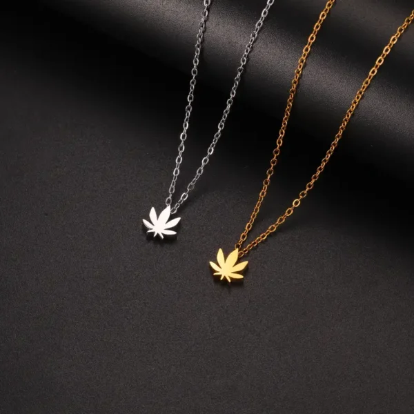 🌿 Stunner'z Vibe – Luxe  Bohemian Steel Weed Leaf Pendant – Perfect for Any Mood