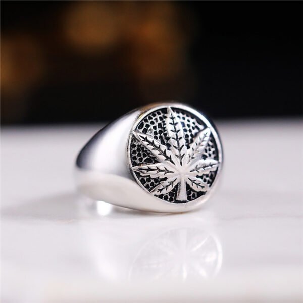 Stunner'z Vibe Vintage Silver Cannabis Weed Leaf Ring – Bold & Timeless Statement - Image 2