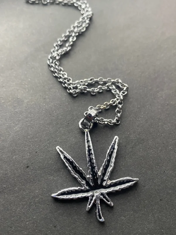 🔥 Stunner’z Vibe Weed Pendant with Stainless Steel Chain 🔥 - Image 4