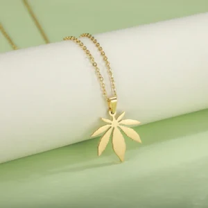 Iced Out Weed Leaf Pendant – Stainless Steel Elegant Necklace for Unisex