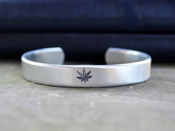 Elevate Cuff – Adjustable Pot Weed Leaf Bracelet | Minimalist Cannabis Jewelry for Stunner'z Vibe